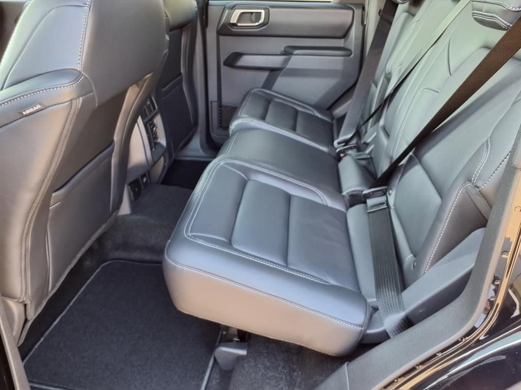 New 2025 Ford Bronco Outer Banks w/ Sasquatch Package image 5