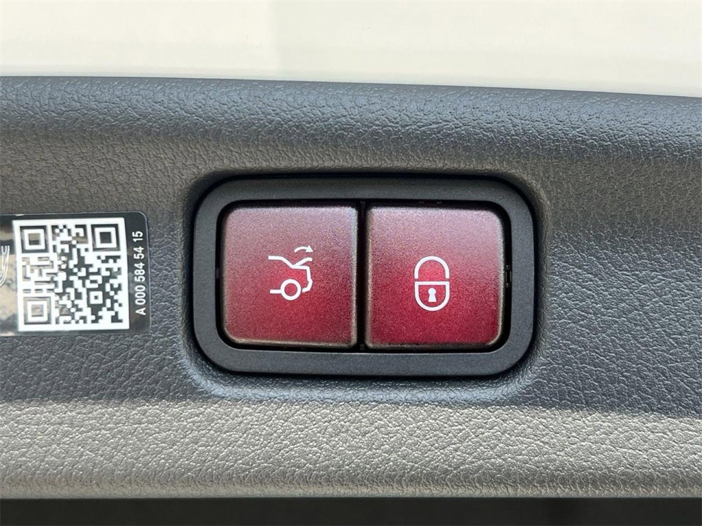 Used 2025 Mercedes-Benz C 300 4MATIC Sedan image 25