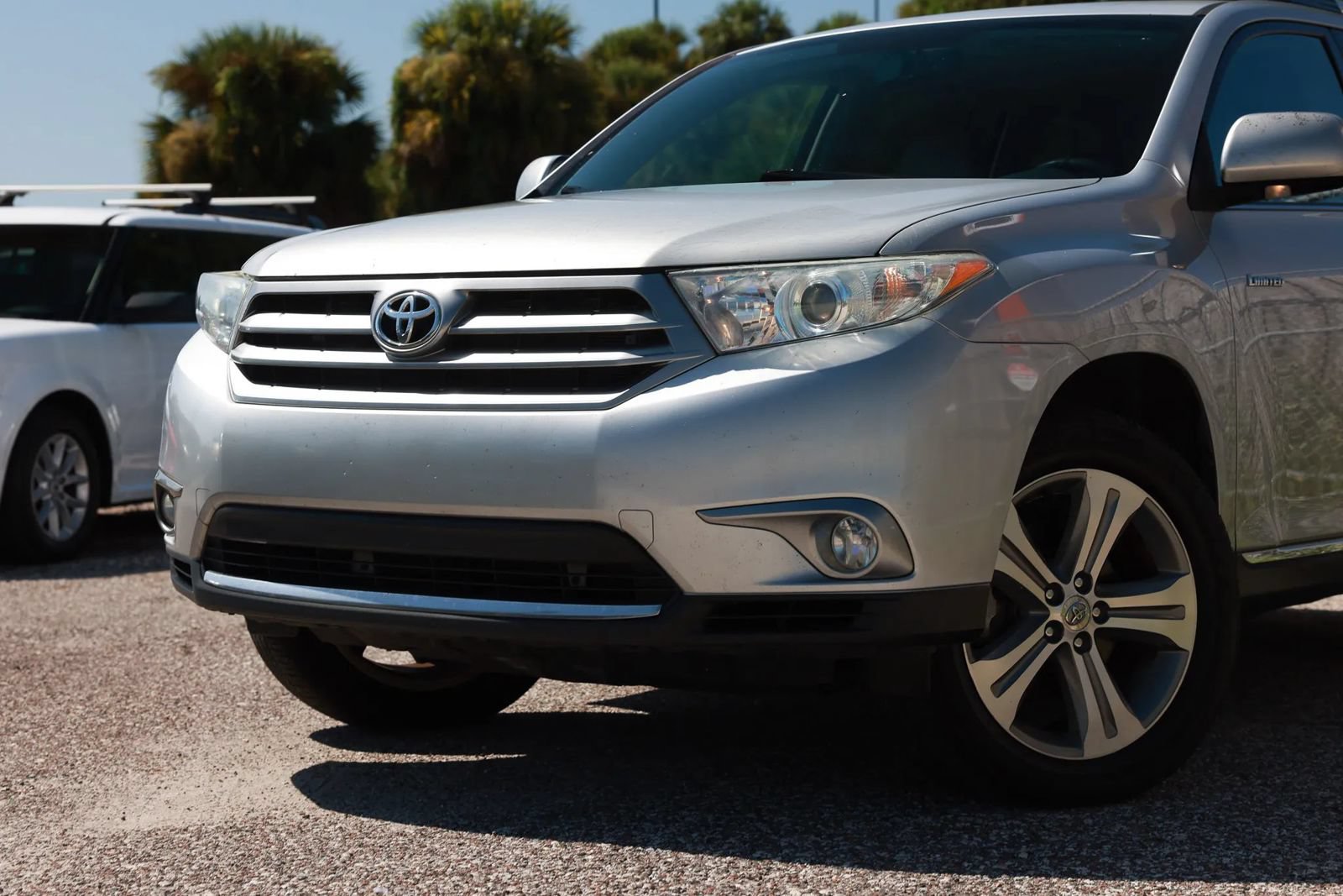 Used 2013 Toyota Highlander Limited AWD/4WD image 19