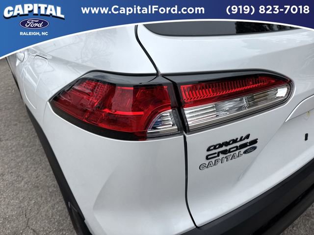 Used 2025 Toyota Corolla Cross SE w/ Moonroof Package image 15