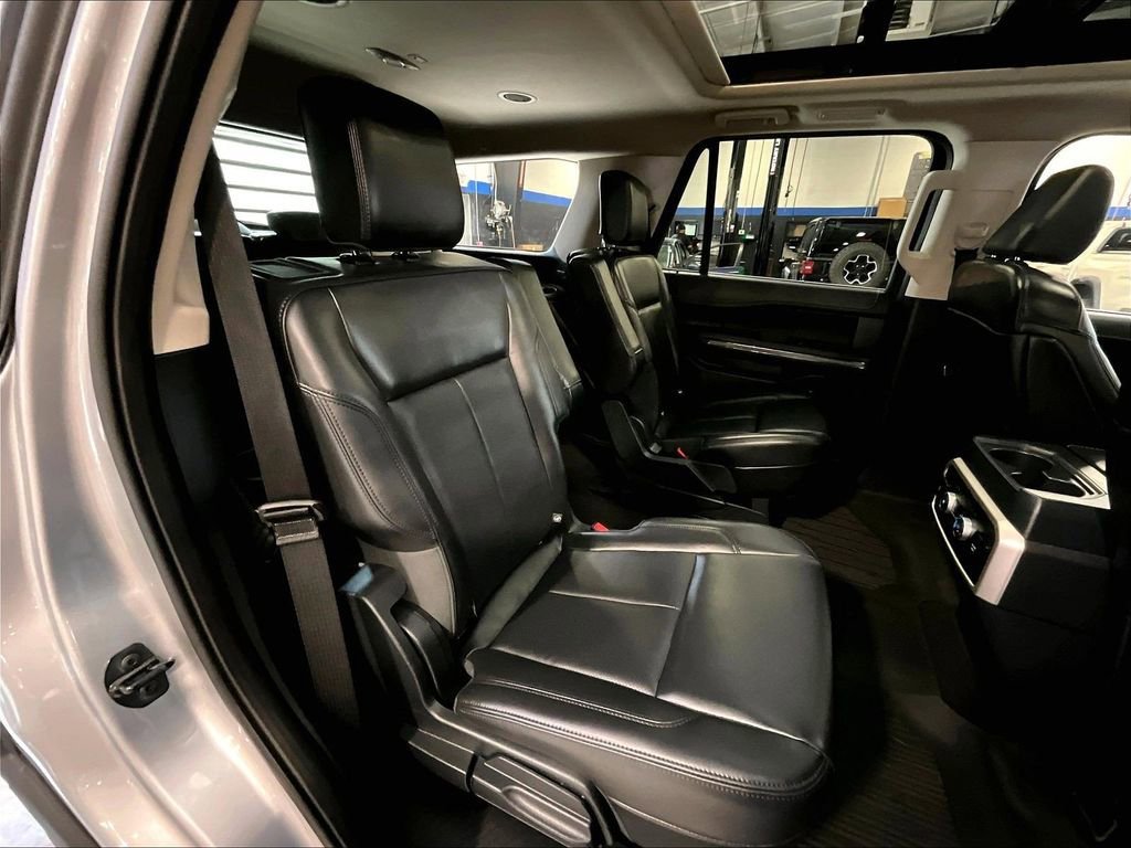 Used 2024 Ford Expedition XLT AWD/4WD image 16