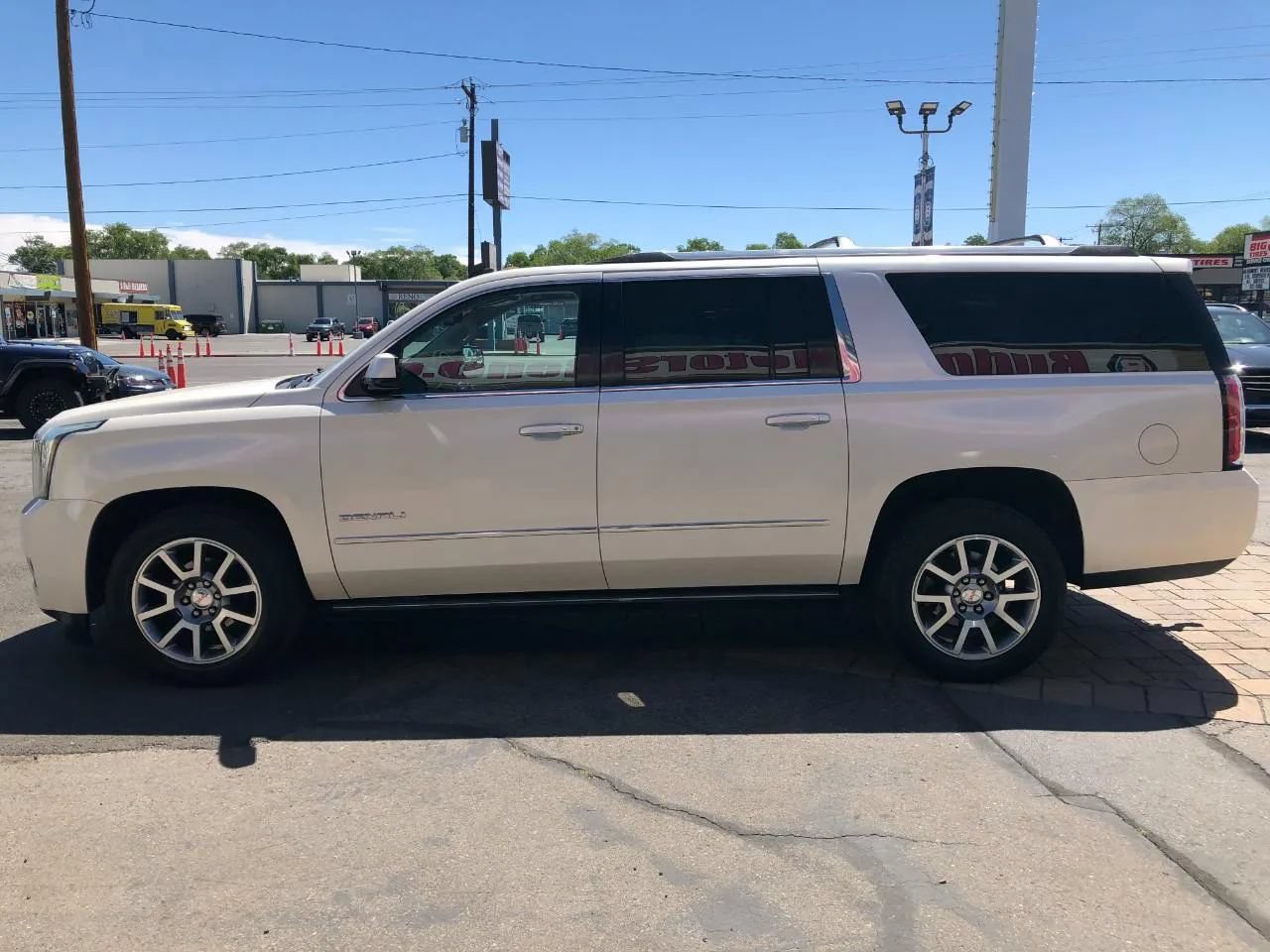 Used 2015 GMC Yukon XL Denali w/ Touring Package AWD/4WD image 5