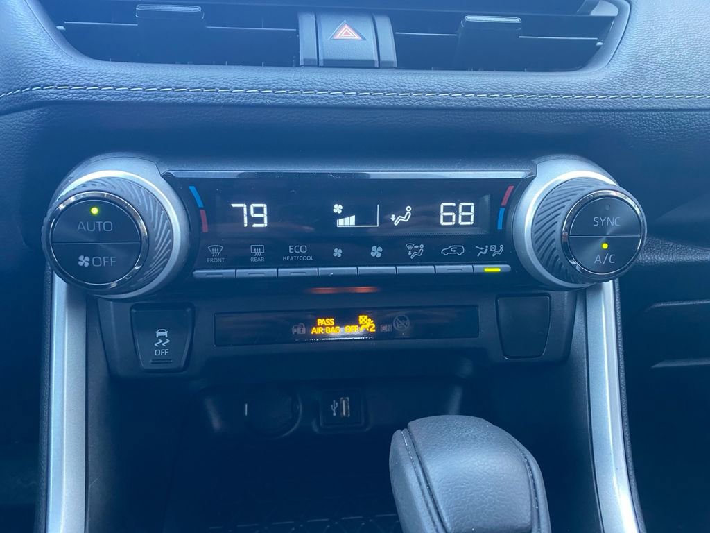 Used 2025 Toyota RAV4 XLE image 27