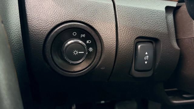 Used 2019 Ford Taurus Limited image 33