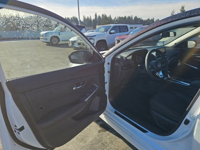 Used 2025 Nissan Sentra SR w/ SR Premium Package image 18