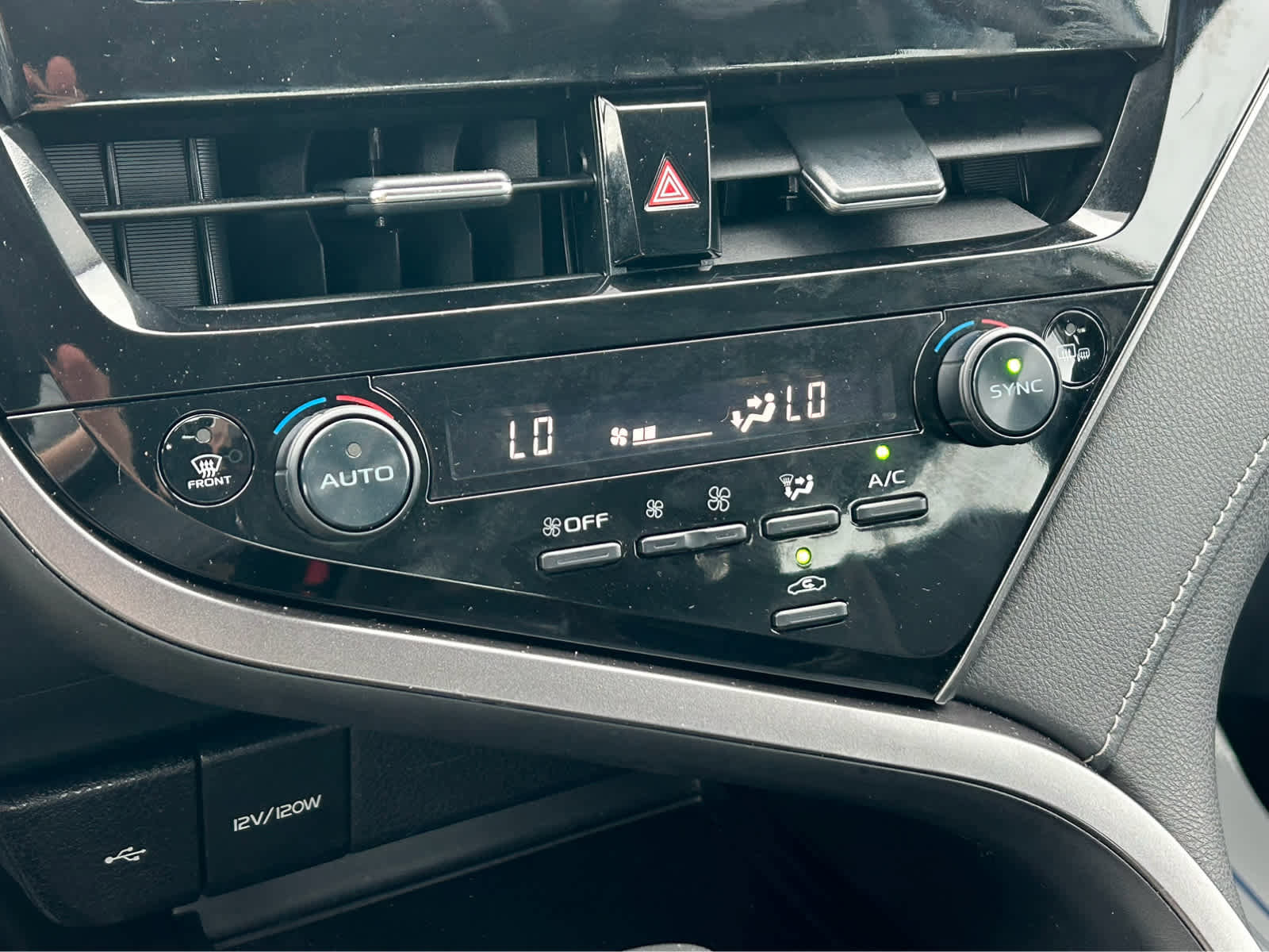 Used 2023 Toyota Camry SE image 27