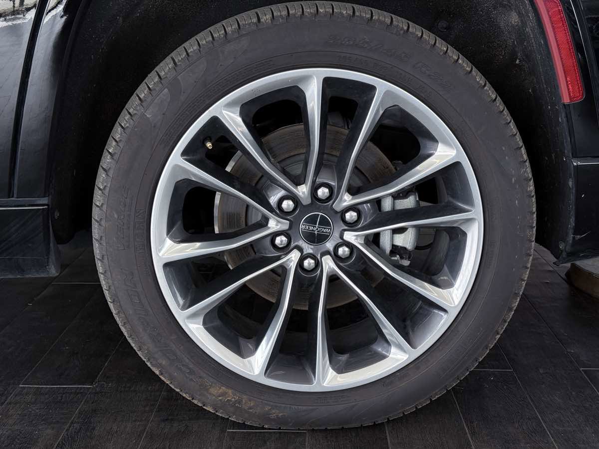 Used 2025 Jeep Wagoneer L Series III w/ Premium Group I AWD/4WD image 41