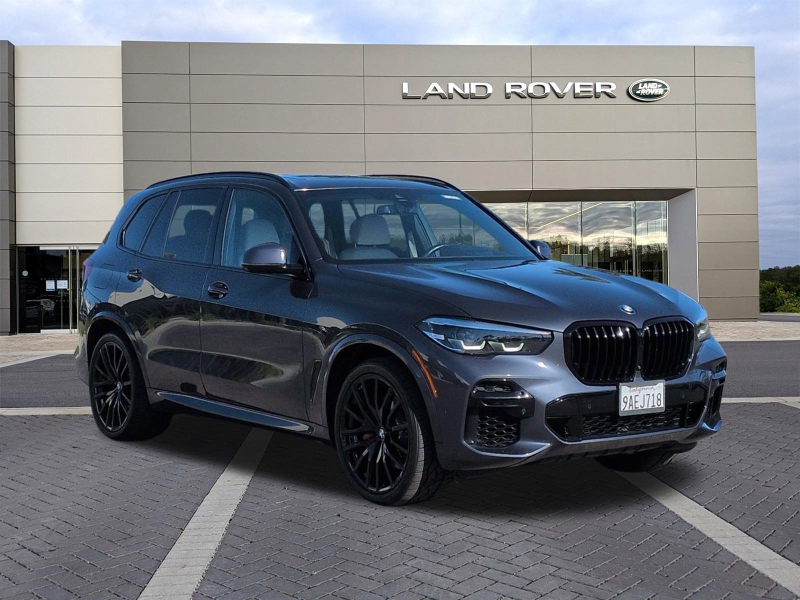 Used 2022 BMW X5 sDrive40i w/ M Sport Package image 3