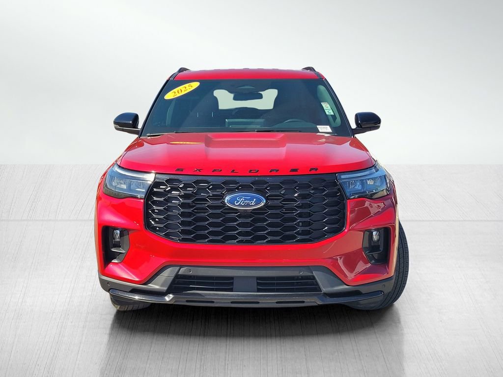 Used 2025 Ford Explorer ST-Line image 2