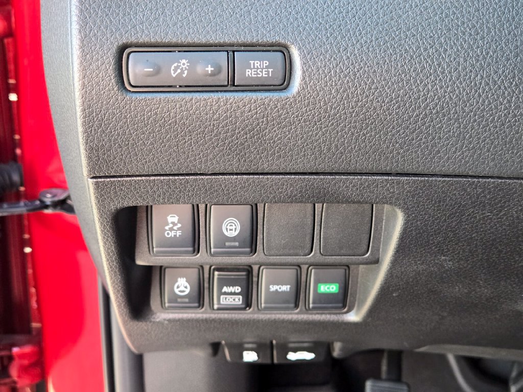 Certified 2022 Nissan Rogue Sport SV AWD/4WD image 32