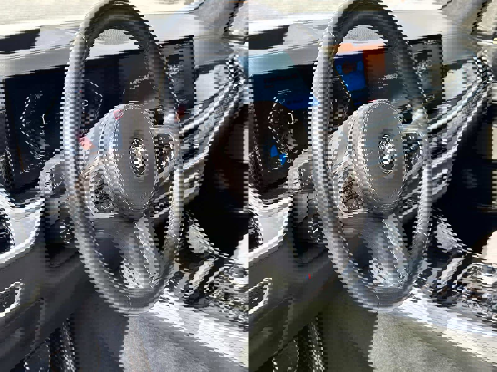 Used 2024 BMW X7 xDrive40i w/ Executive Package image 2