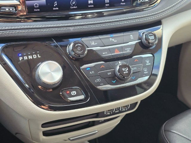 Used 2022 Chrysler Pacifica Touring-L FWD image 27