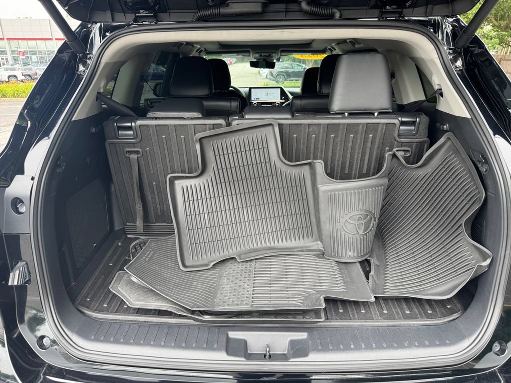 Used 2025 Toyota Highlander Platinum AWD/4WD image 16