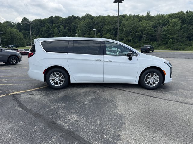 New 2027 Chrysler Pacifica Select FWD image 6