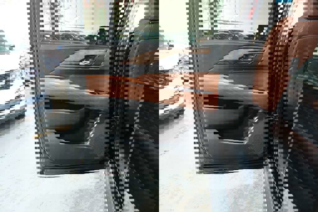 Used 2015 Cadillac Escalade ESV Premium image 23