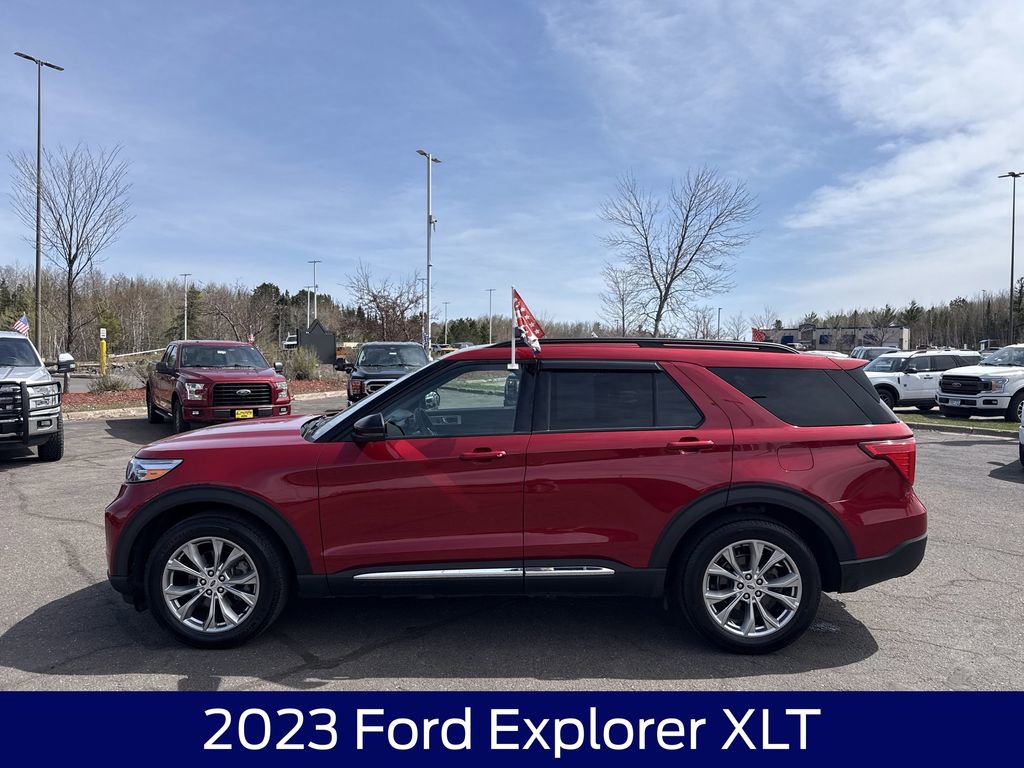 Used 2023 Ford Explorer XLT w/ Equipment Group 202A AWD/4WD image 10