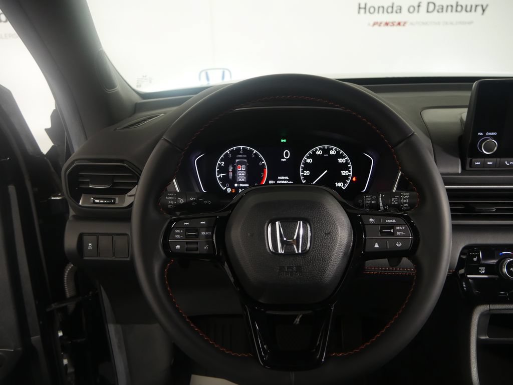 Used 2025 Honda Pilot Sport image 16