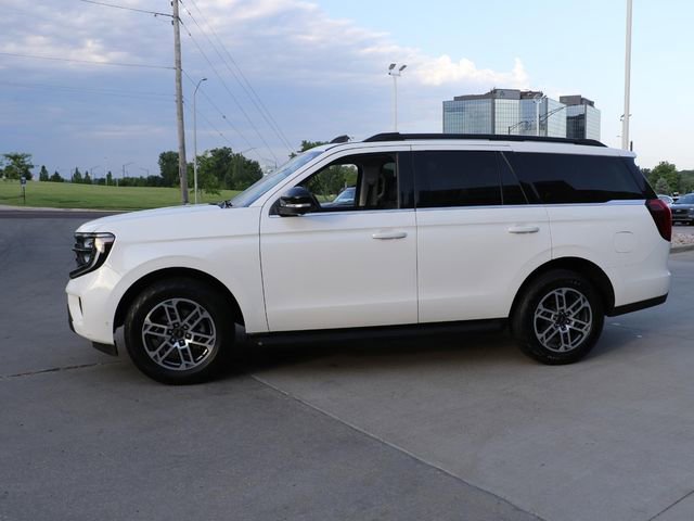 Used 2025 Ford Expedition Active AWD/4WD image 4