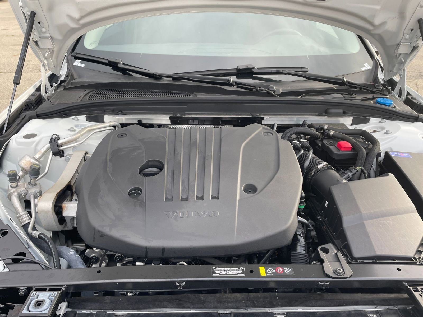 Used 2025 Volvo V60 B5 Cross Country Plus image 31