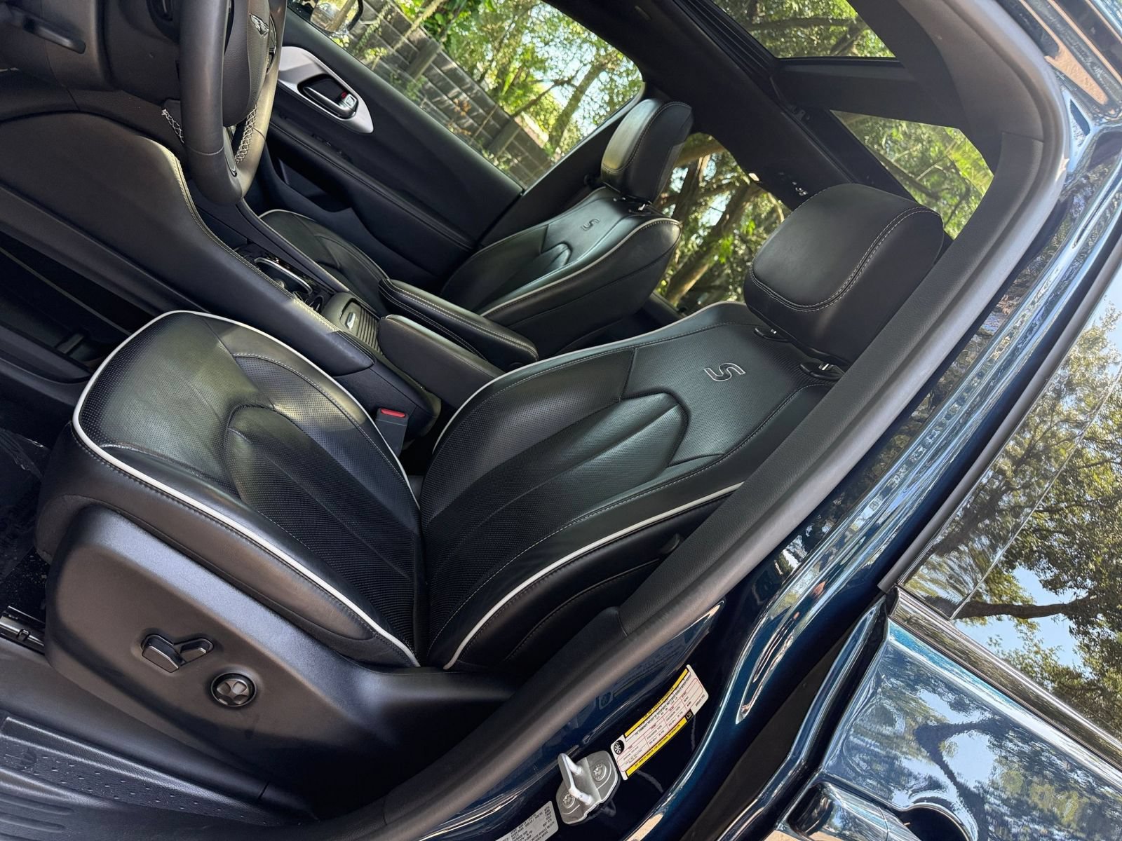 Used 2025 Chrysler Pacifica Limited FWD image 26