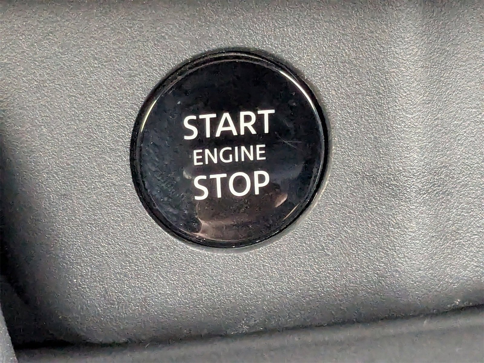 Used 2025 Nissan Rogue S image 30