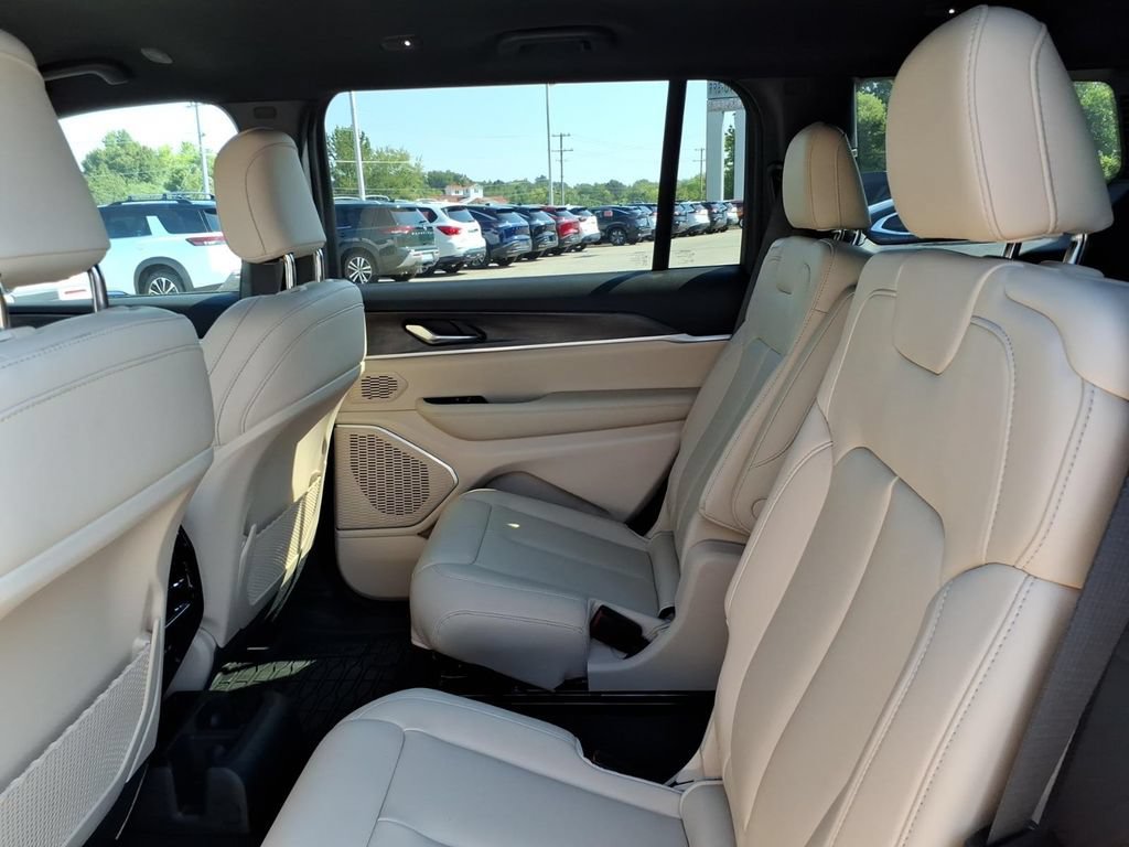 Used 2026 Jeep Grand Cherokee L Limited AWD/4WD image 5