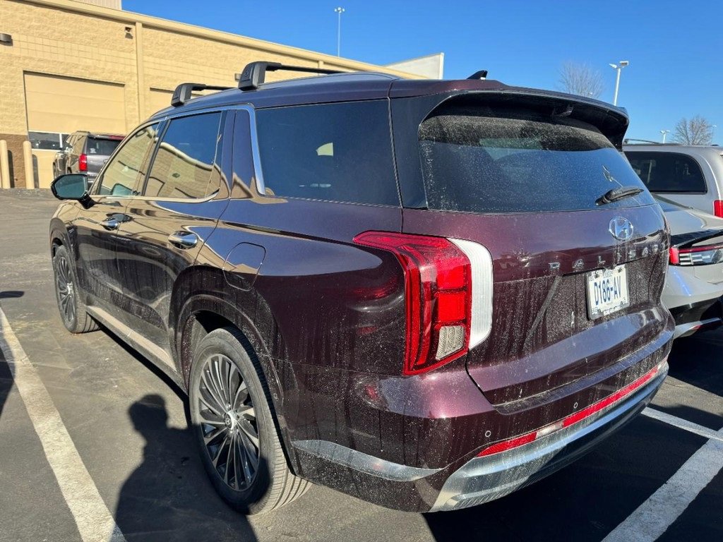 Used 2024 Hyundai Palisade Calligraphy image 3