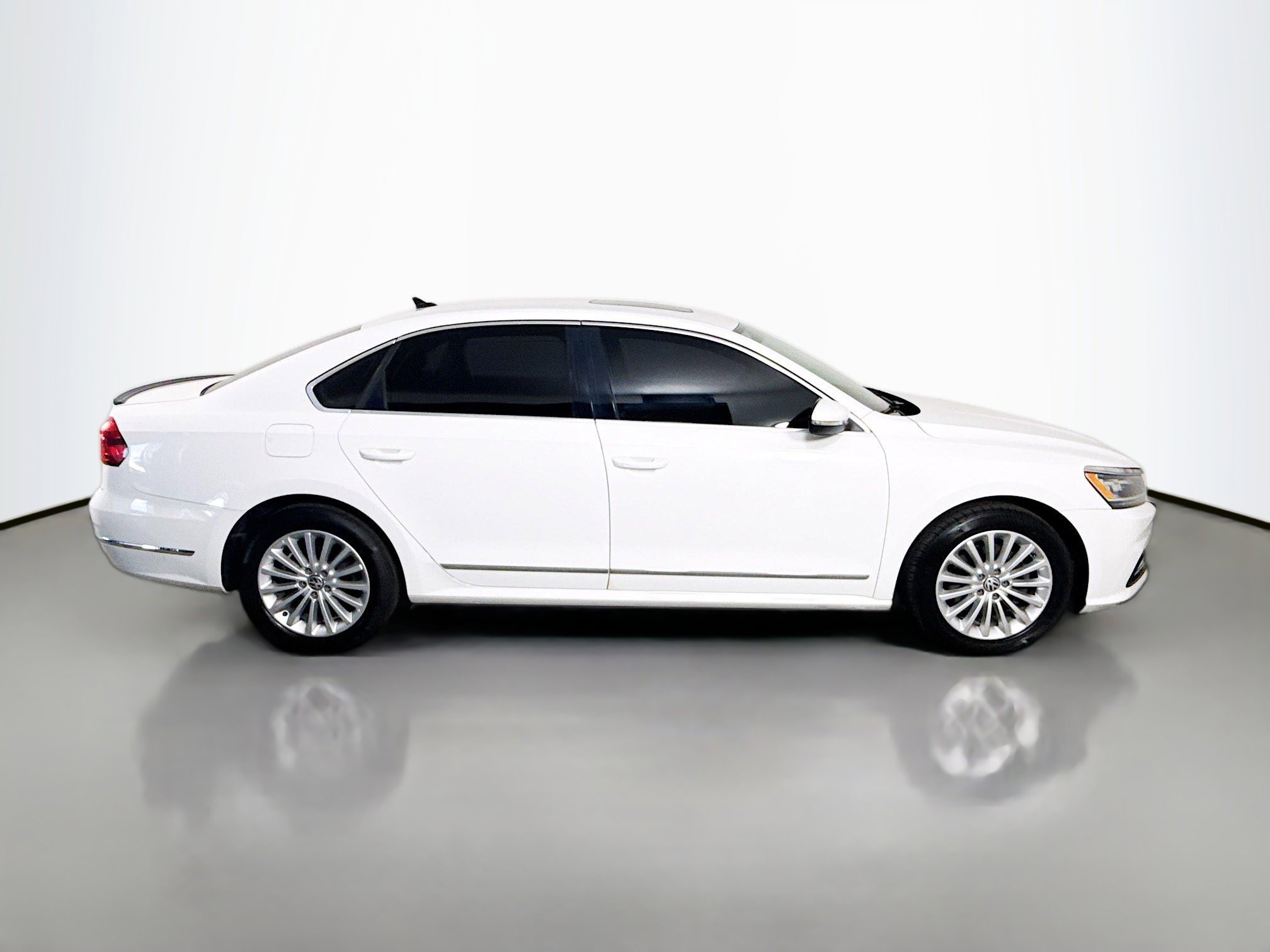 Used 2016 Volkswagen Passat 1.8T SE w/ Lighting Package image 11