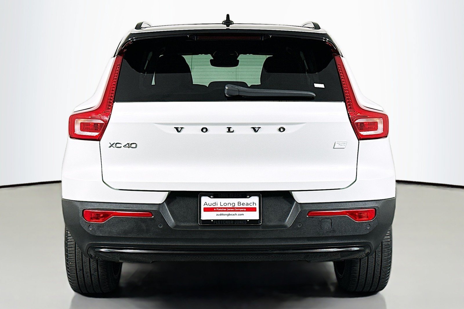 Used 2023 Volvo XC40 Recharge Ultimate w/ Protection Package Premier AWD/4WD image 3