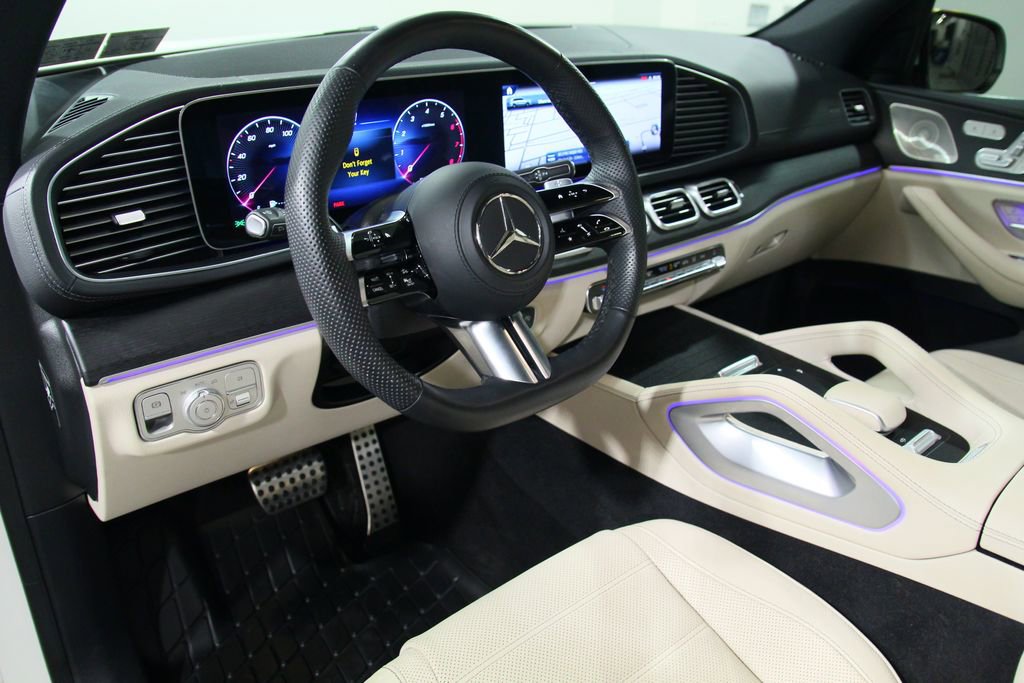 Used 2024 Mercedes-Benz GLS 450 4MATIC image 5