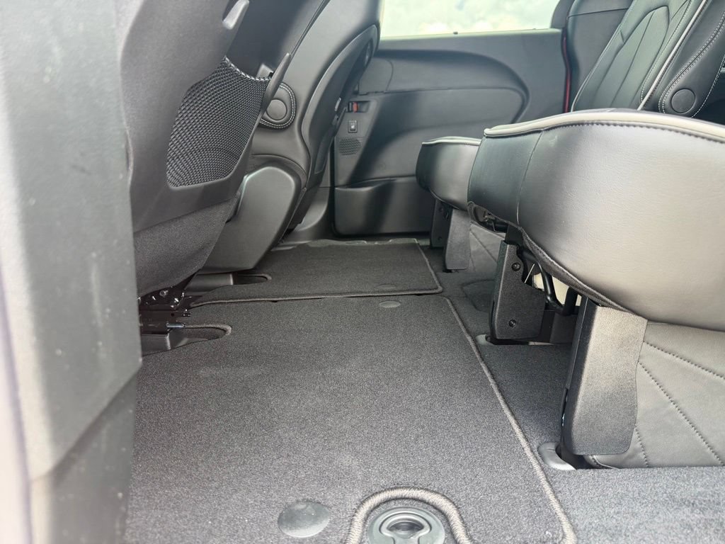 New 2027 Chrysler Pacifica Limited FWD image 28