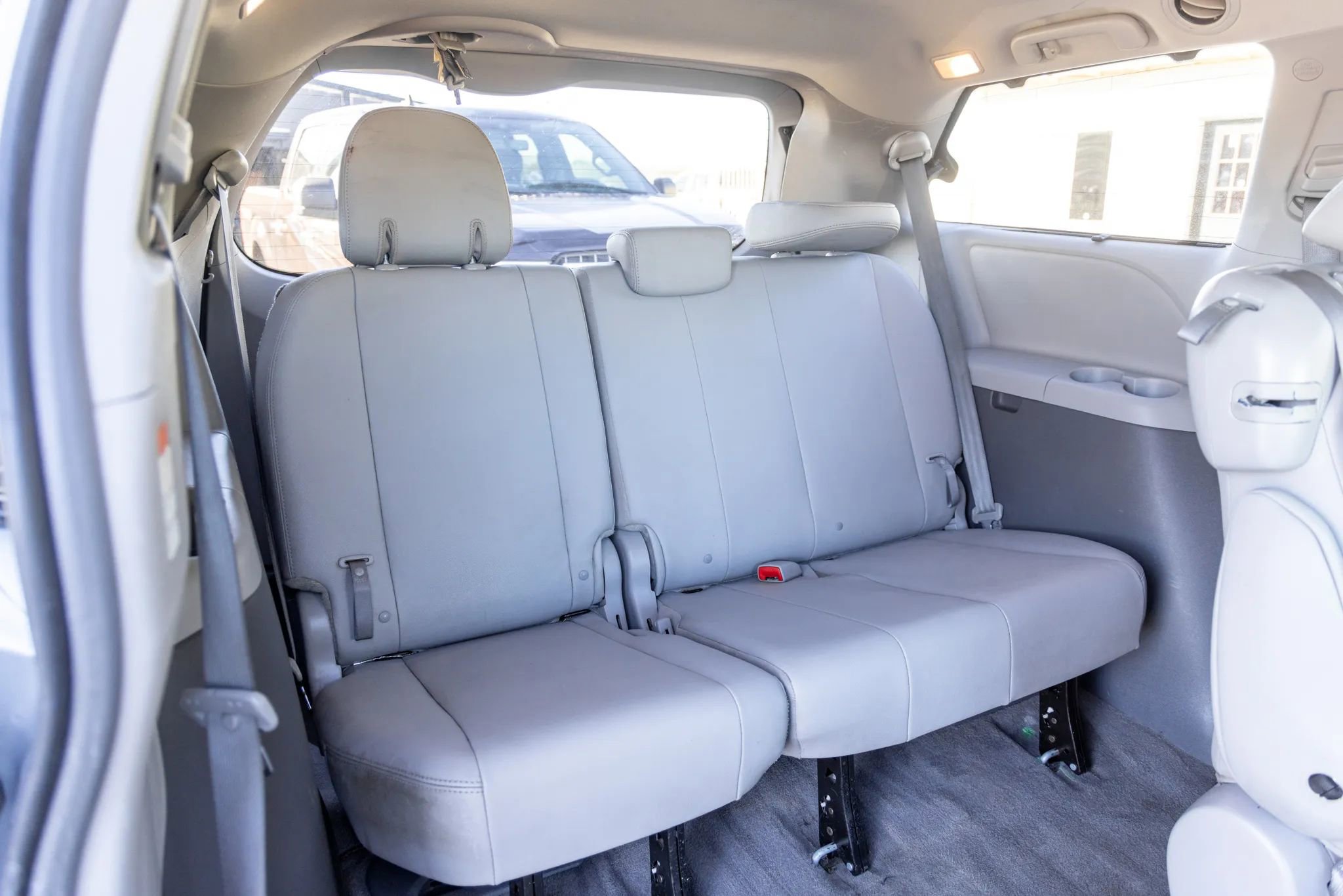 Used 2018 Toyota Sienna XLE image 16