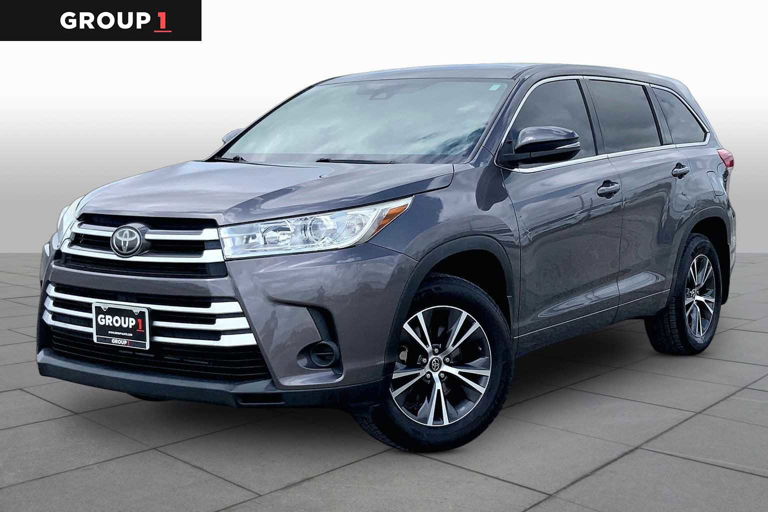 Used 2017 Toyota Highlander LE FWD image 1