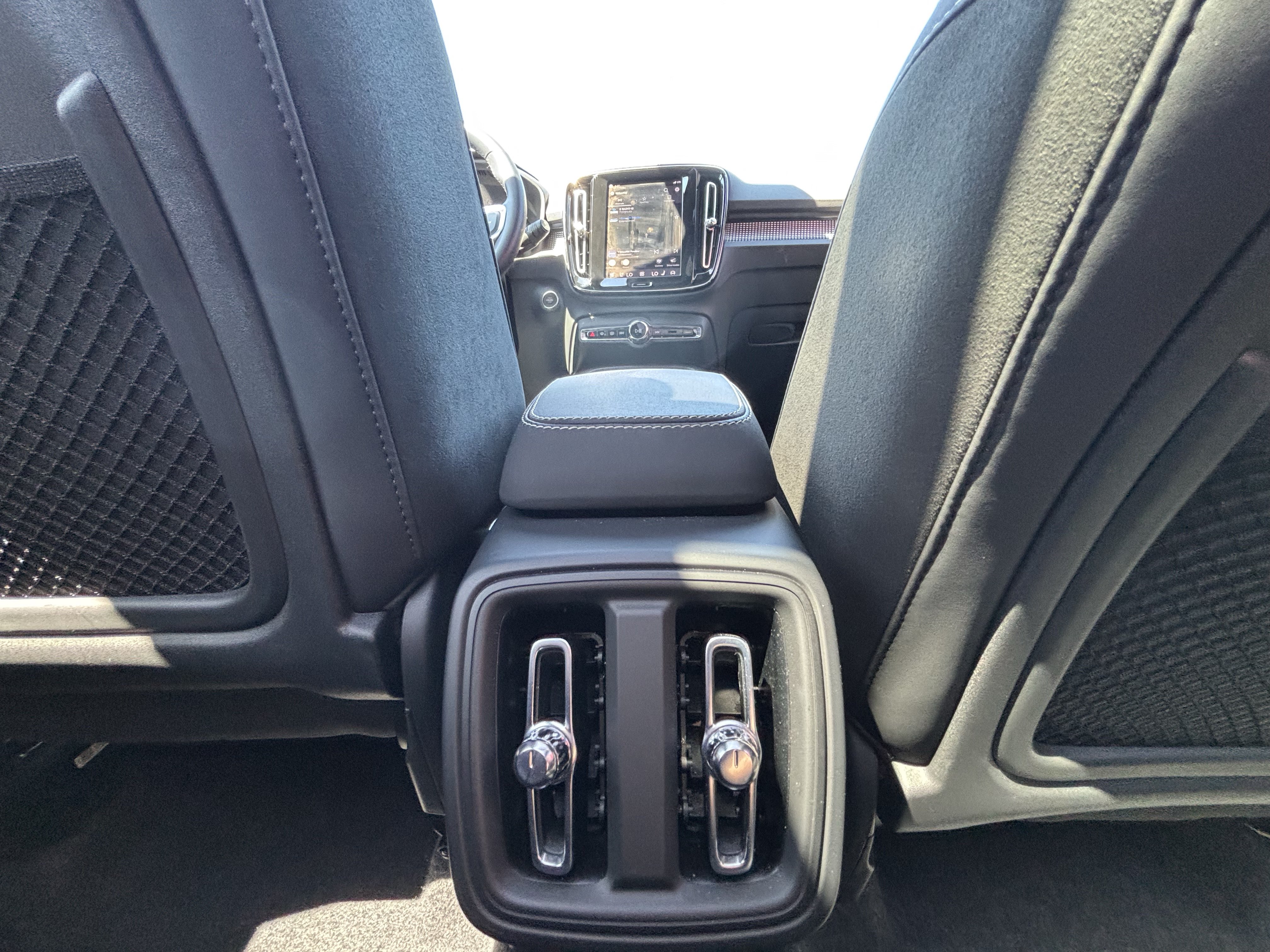 Used 2025 Volvo XC40 B5 Plus AWD/4WD image 35