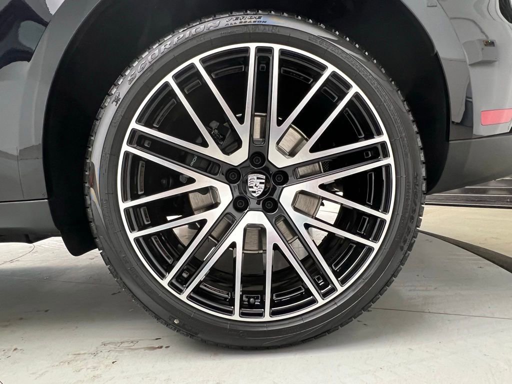New 2026 Porsche Macan image 27