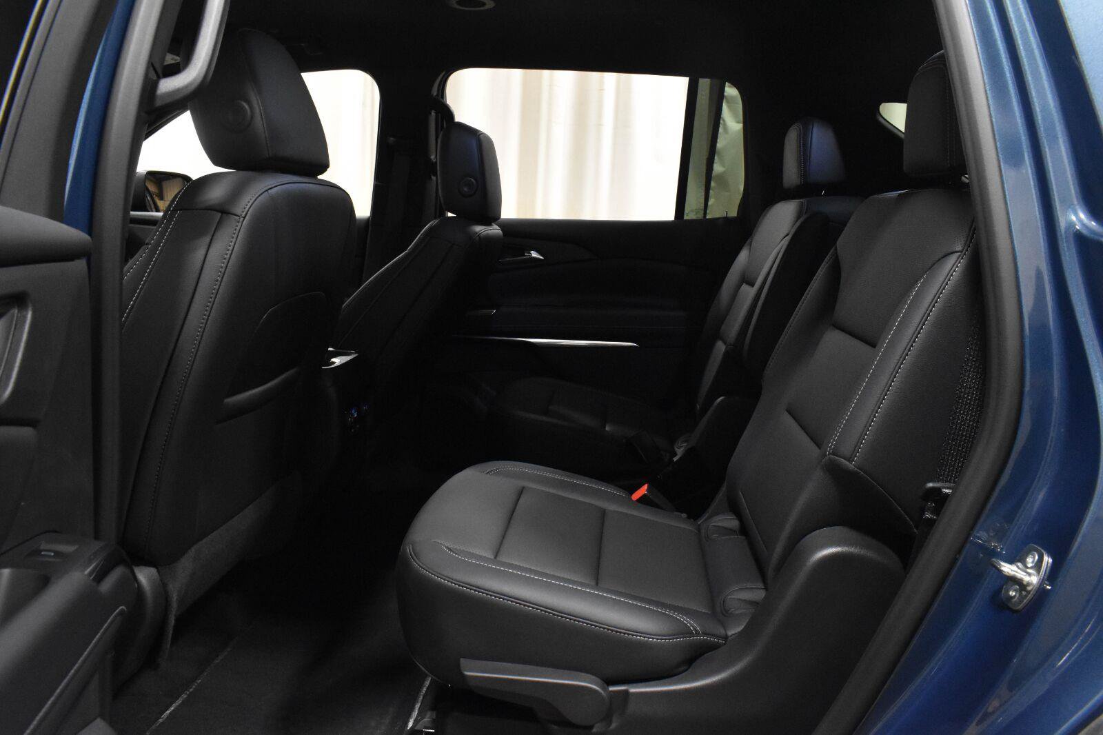 Used 2026 Chevrolet Traverse LT AWD/4WD image 4