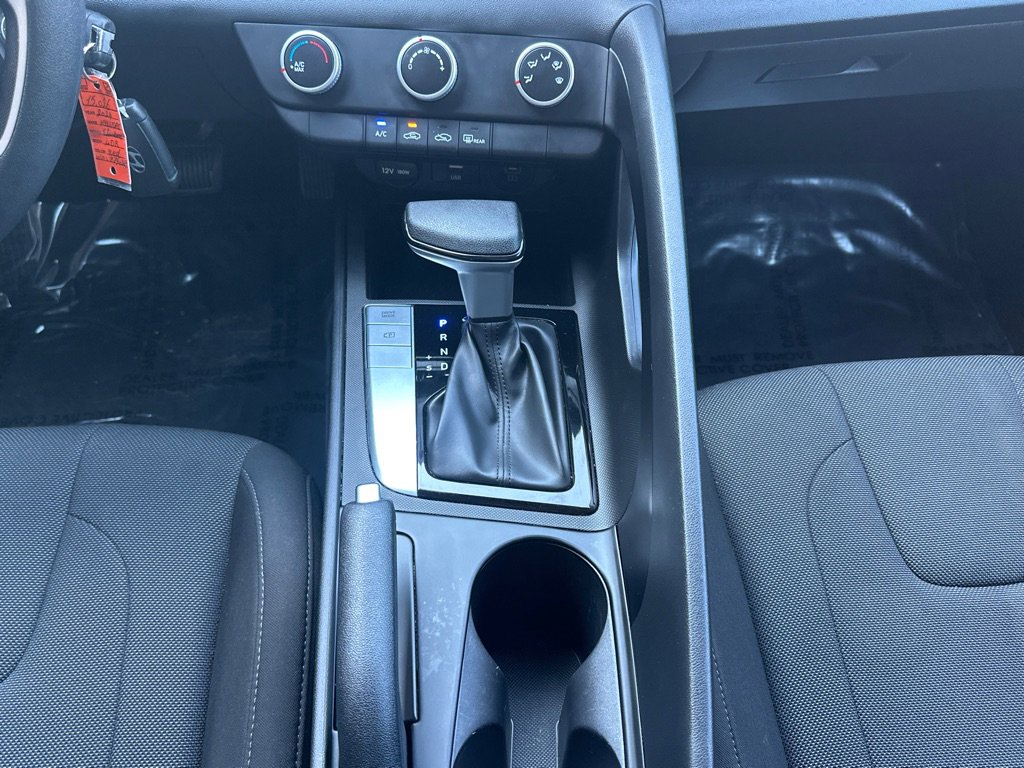 Used 2024 Hyundai Elantra SE image 30