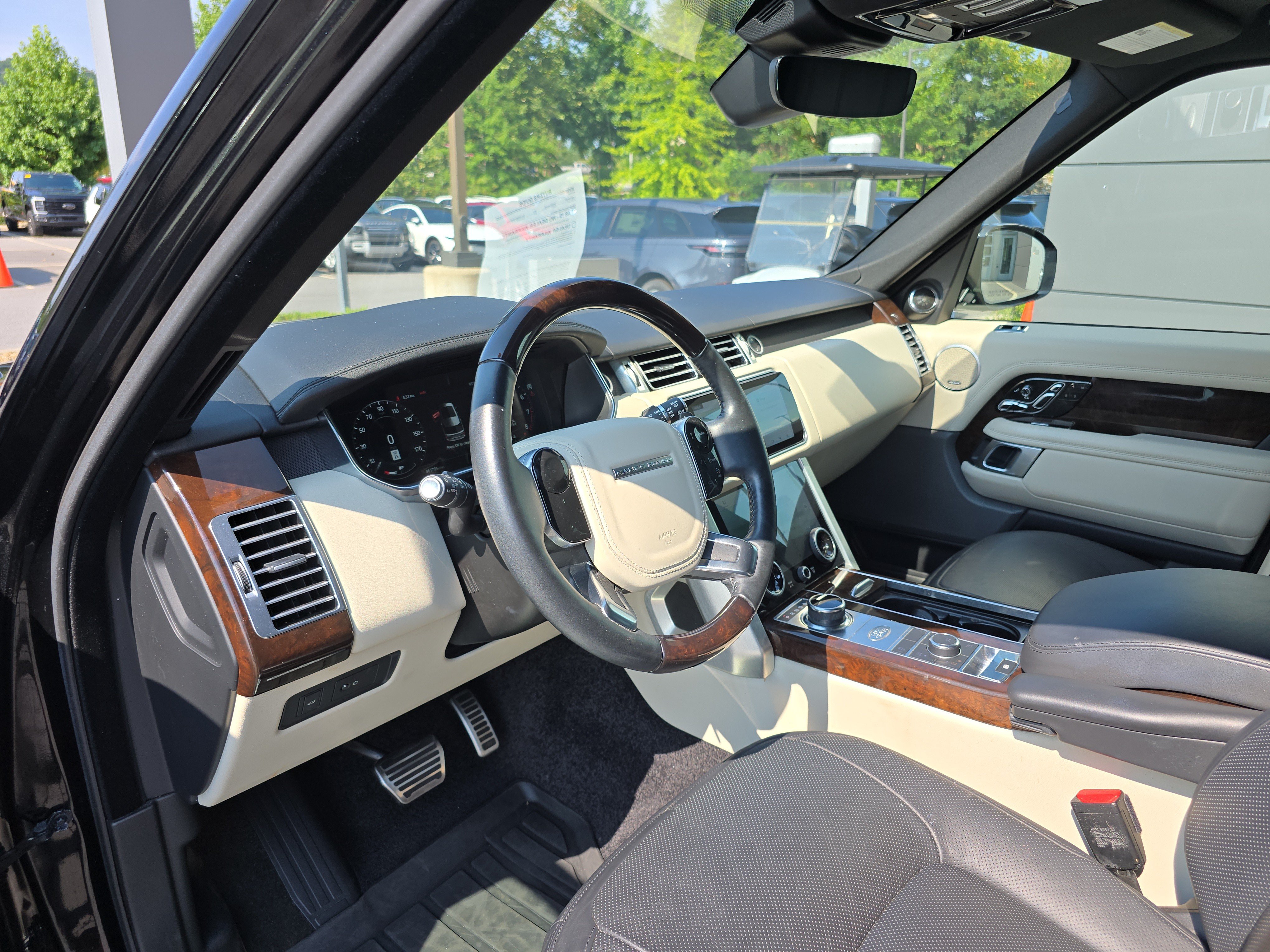 Used 2021 Land Rover Range Rover P525 Westminster Edition LWB AWD/4WD image 22