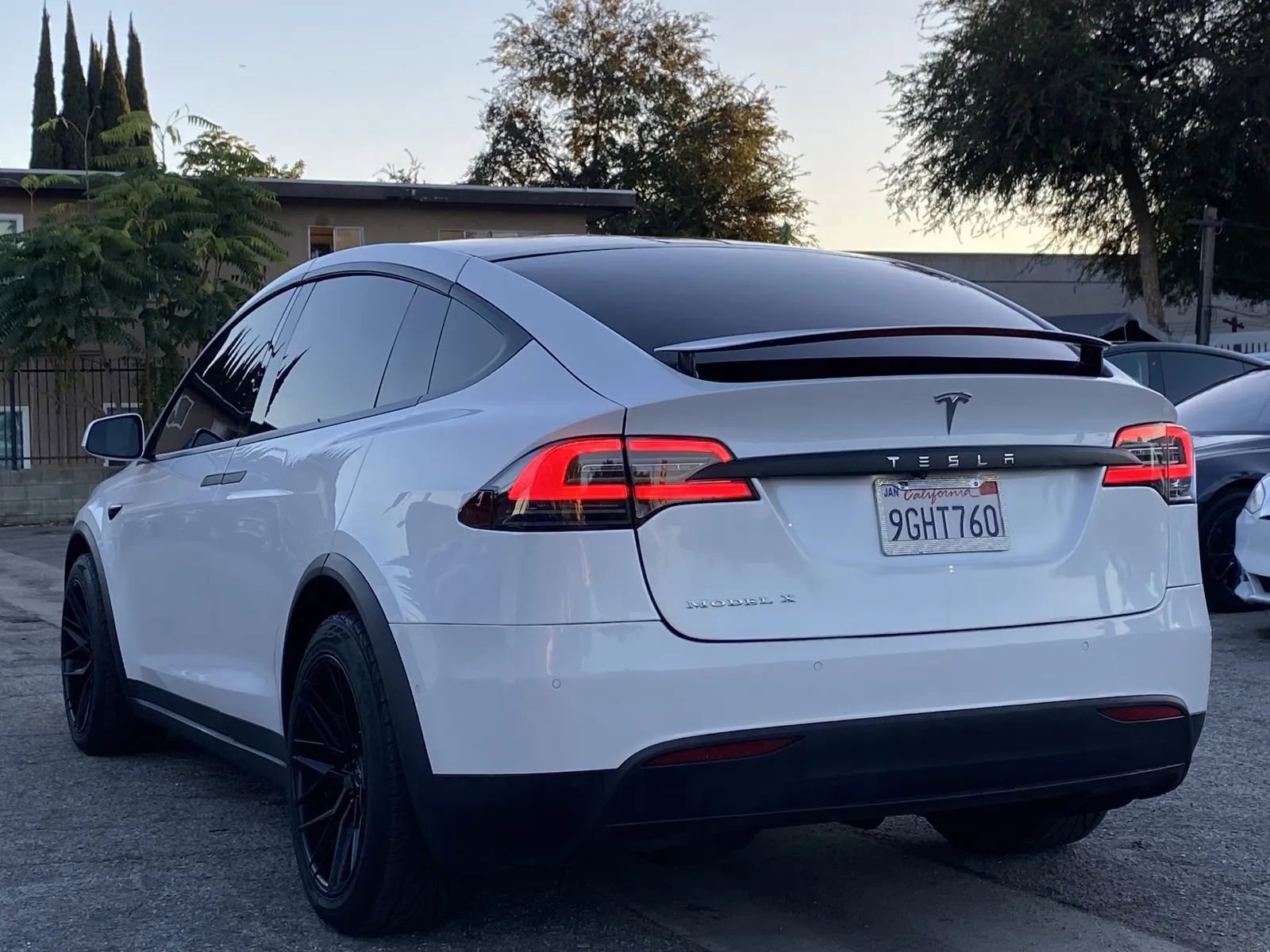 Used 2016 Tesla Model X 75D image 3