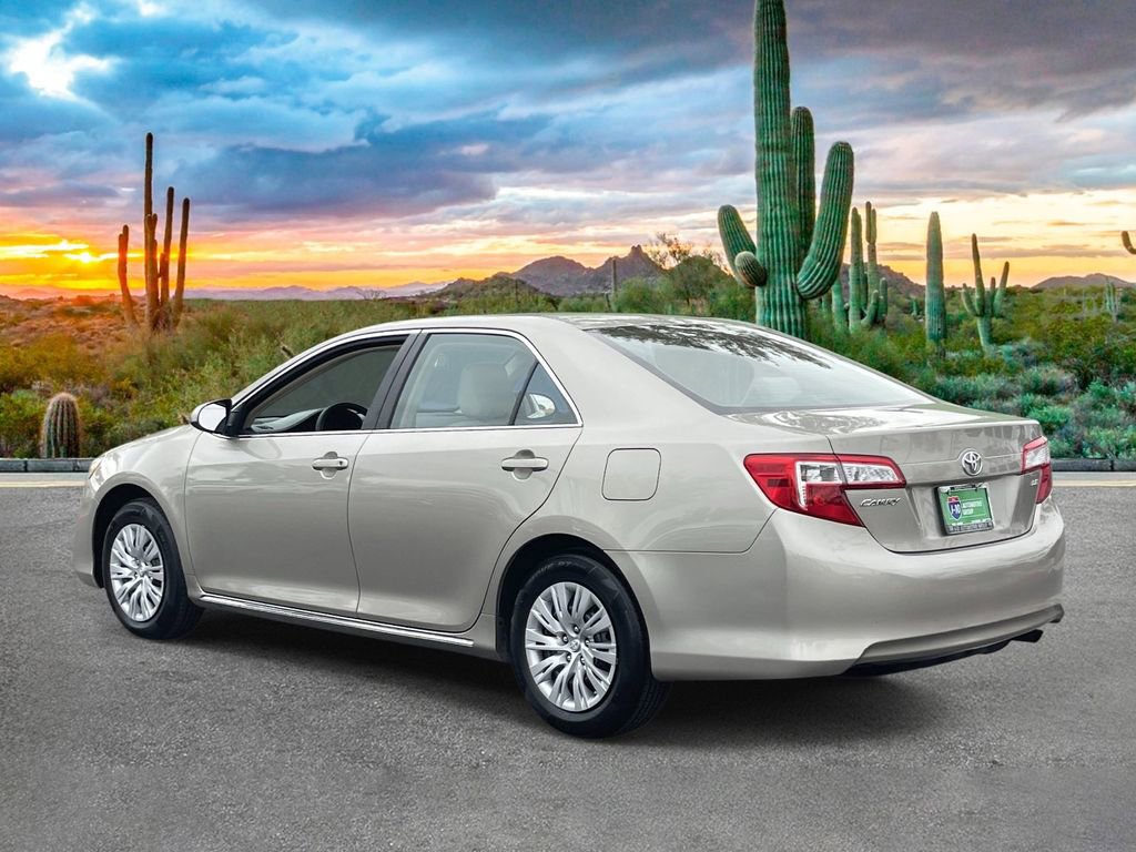 Used 2013 Toyota Camry LE image 5