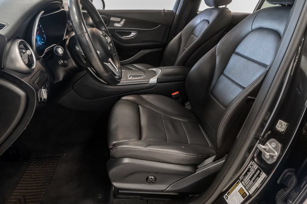 Used 2021 Mercedes-Benz GLC 300 4MATIC w/ Premium Package image 11