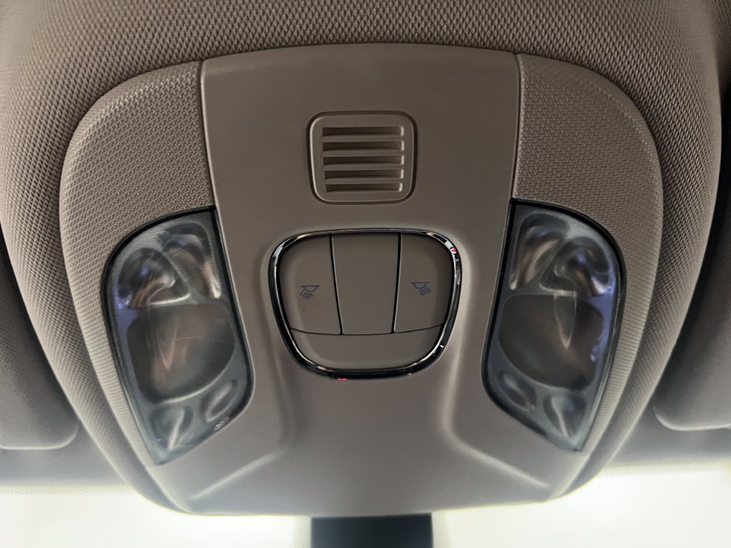 Used 2018 Jeep Compass Sport w/ Tech Group FWD image 21