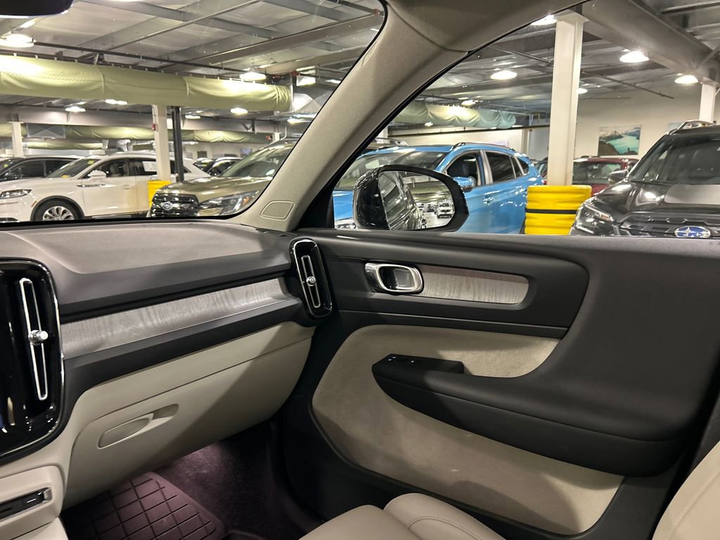 Used 2023 Volvo XC40 B5 Plus w/ Driver Assist Package AWD/4WD image 24