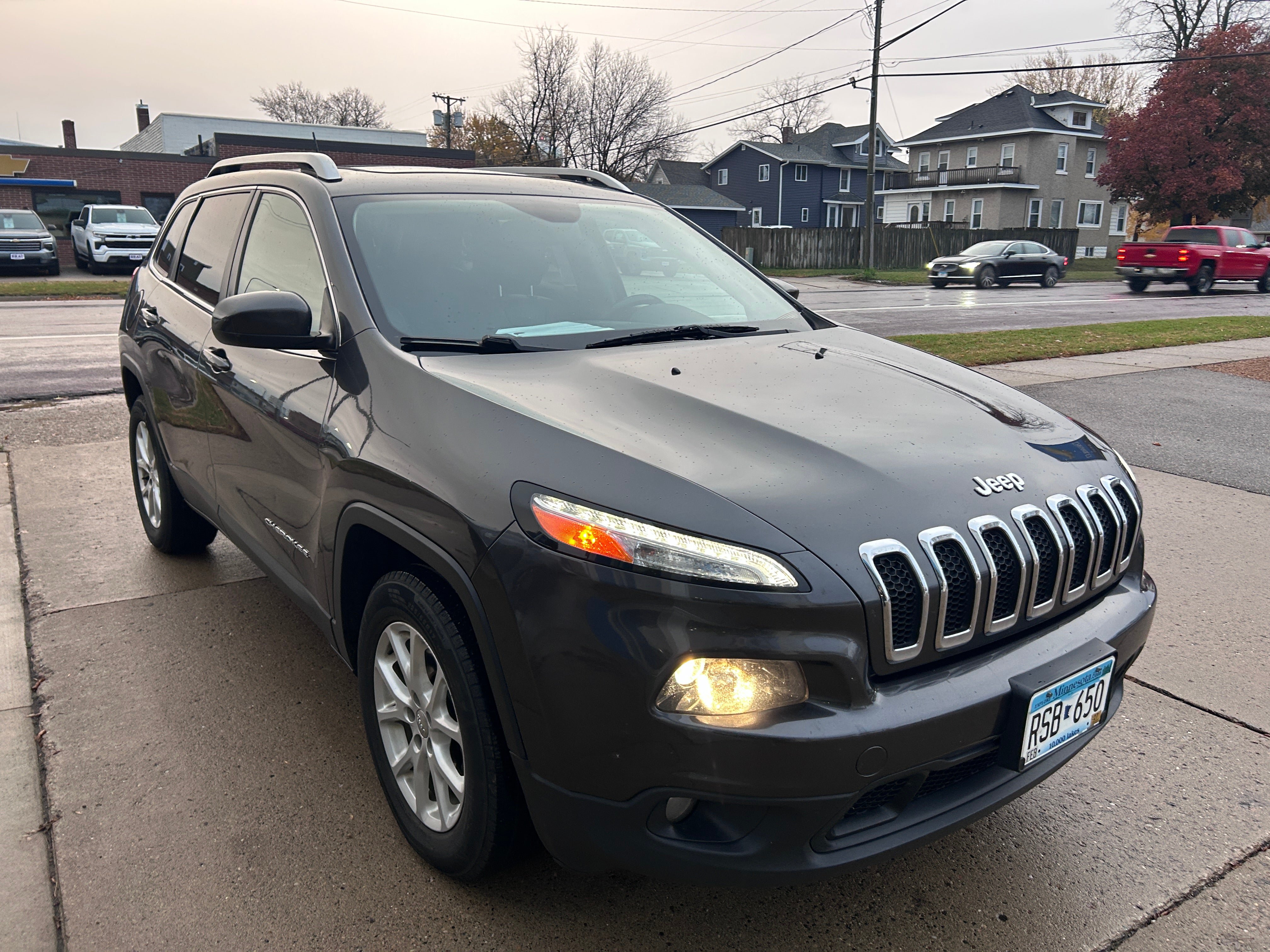 Used 2015 Jeep Cherokee Latitude w/ Cold Weather Group AWD/4WD image 4