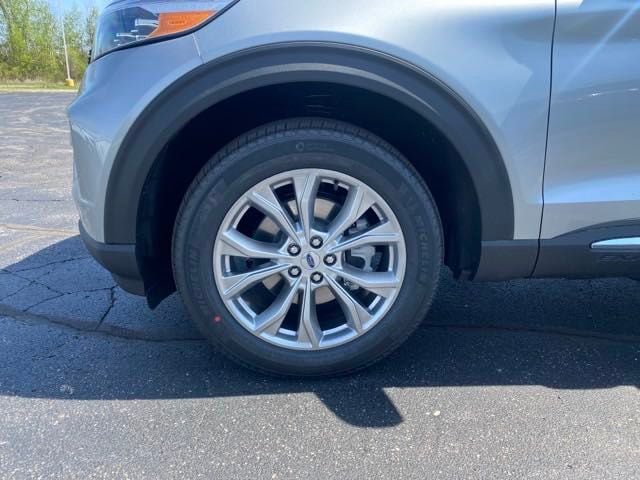New 2024 Ford Explorer XLT w/ Equipment Group 202A AWD/4WD image 28