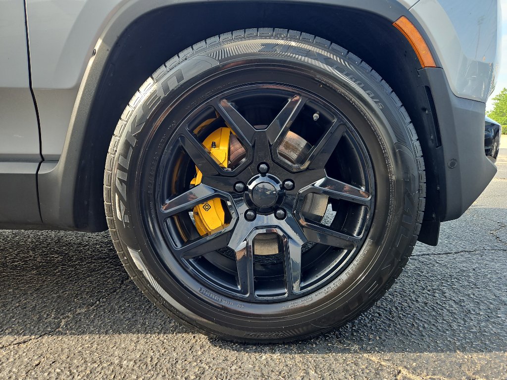 Used 2023 Rivian R1T Adventure image 33