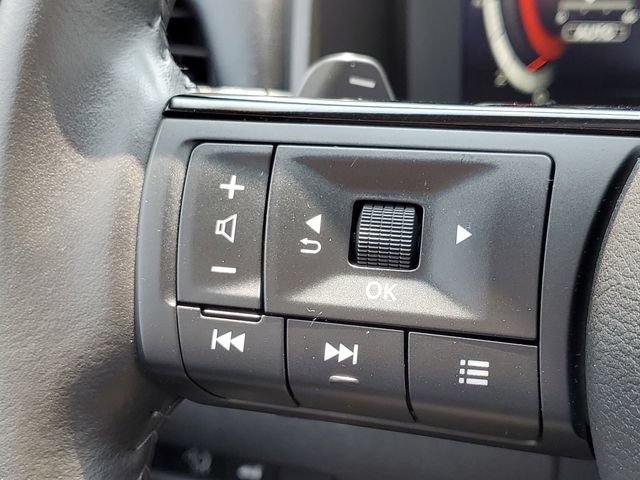 Used 2024 Nissan Rogue Platinum AWD/4WD image 18