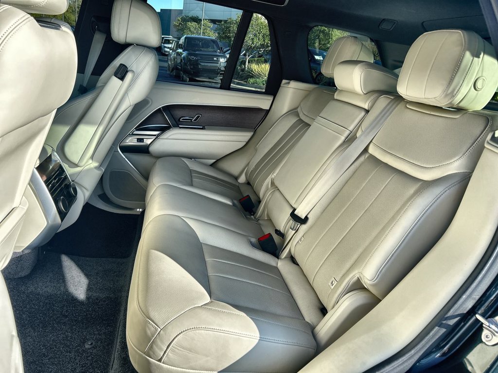 Certified 2025 Land Rover Range Rover SE AWD/4WD image 15
