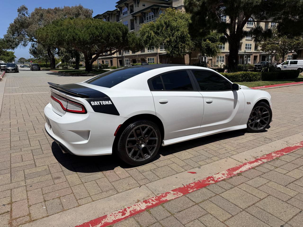 Used 2018 Dodge Charger R/T RWD image 11