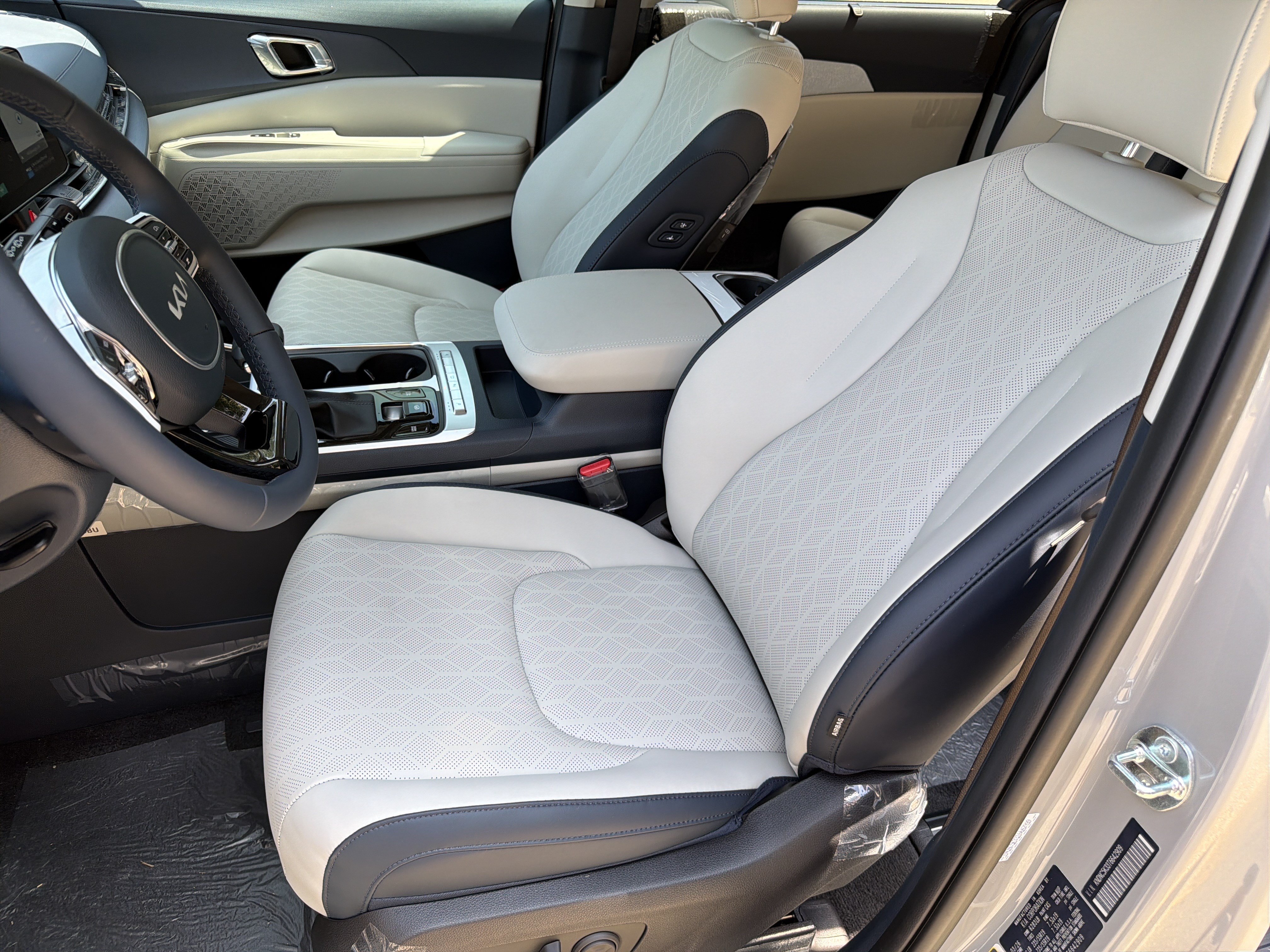 New 2026 Kia Carnival EX FWD image 17